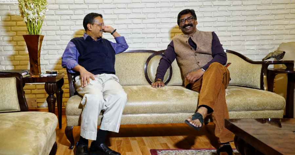 Kejriwal meets J'Khand CM Hemant Soren in Delhi